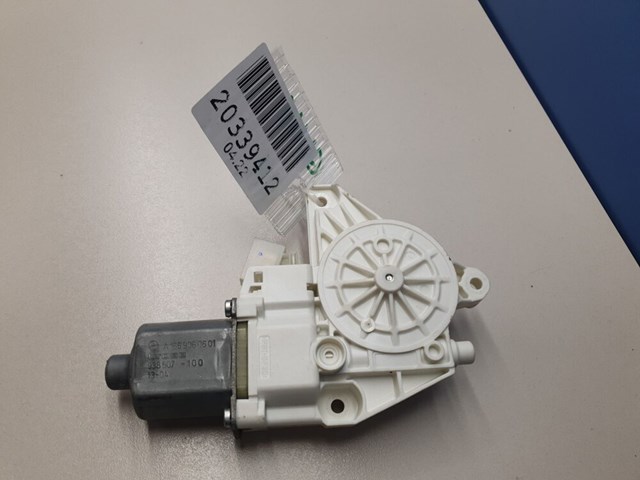 Двигун стеклопод'емника двері задньої, правої A1669060601 MERCEDES
