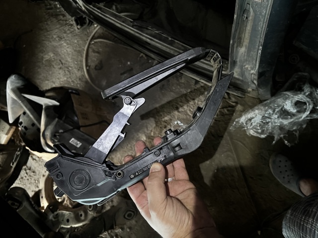 Педаль акселератора A2033000704 MERCEDES