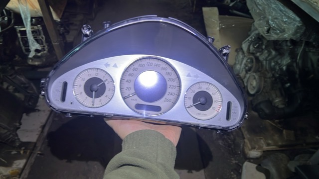 Щиток приладів A2115407147 MERCEDES