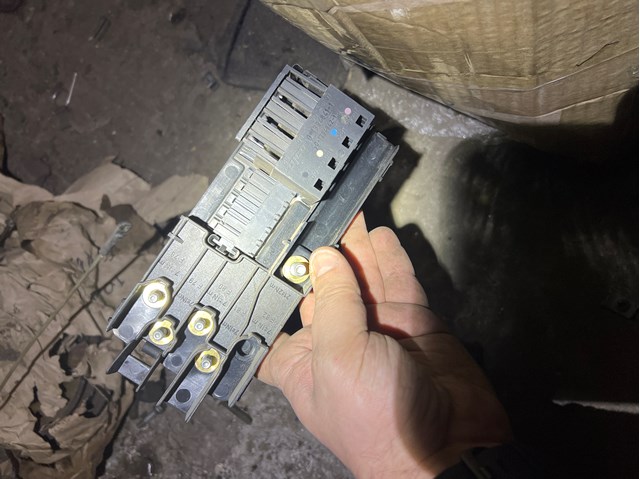 Коробка запобіжників A2115452301 MERCEDES