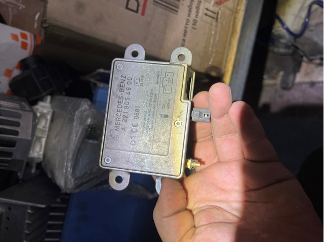 Підсилювач сигналу антени A2219054900 MERCEDES