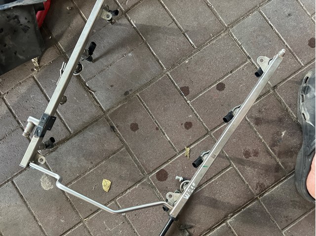 Паливна рампа A2730700795 MERCEDES