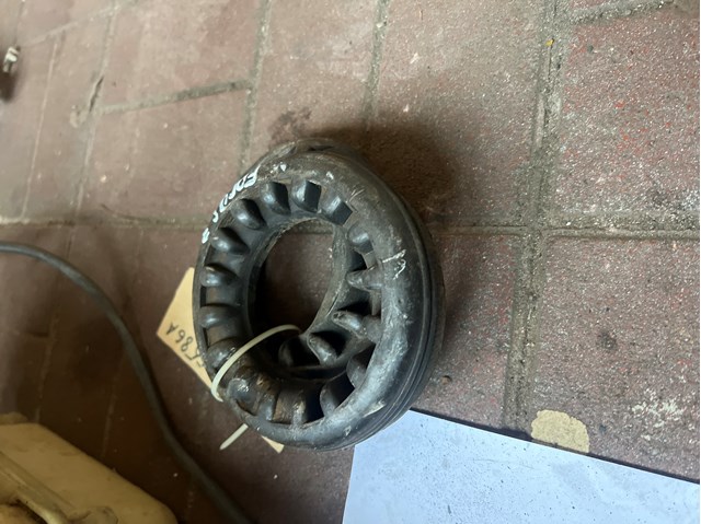 Проставка (гумове кільце) пружини задньої, верхня AV615599DD FORD