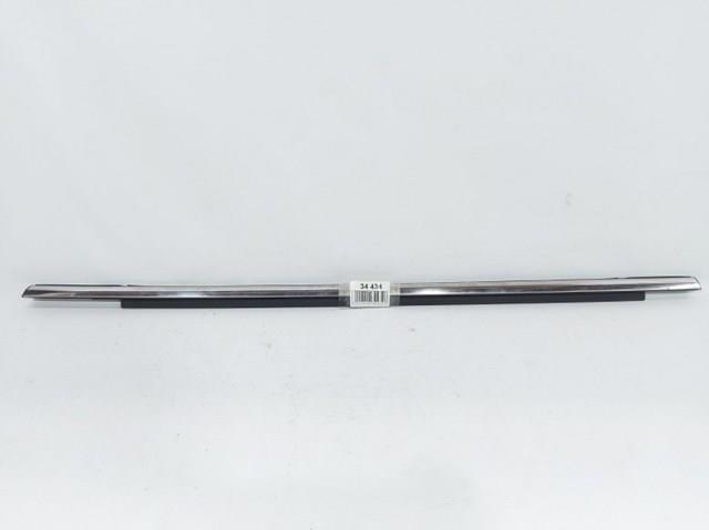 Ущільнювач скла задніх дверей правих, зовнішній (планка) DS7Z5425860A FORD