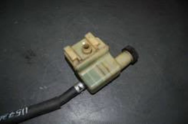 Бачок гідропідсилювача керма EG2132690 MAZDA