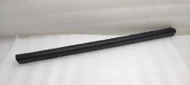 Молдинг передніх лівих дверей, нижній EG2151RB0D MAZDA