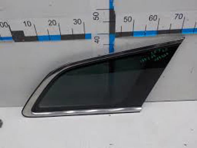 Скло багажного відсіку, праве EG2262950C MAZDA