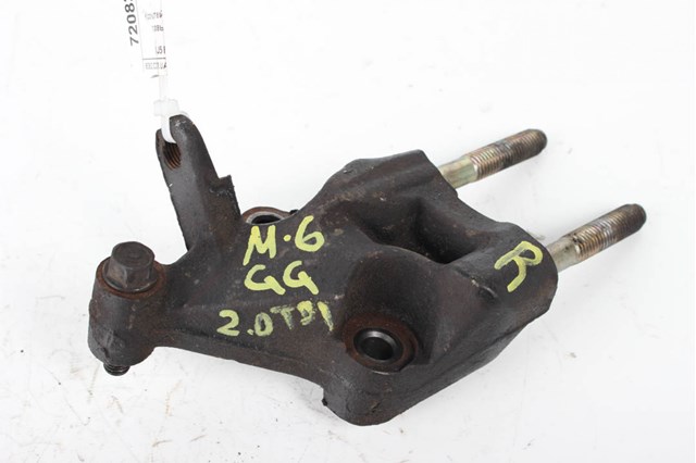 Кронштейн подушки (опори) двигуна, правої GJ5F39030 MAZDA