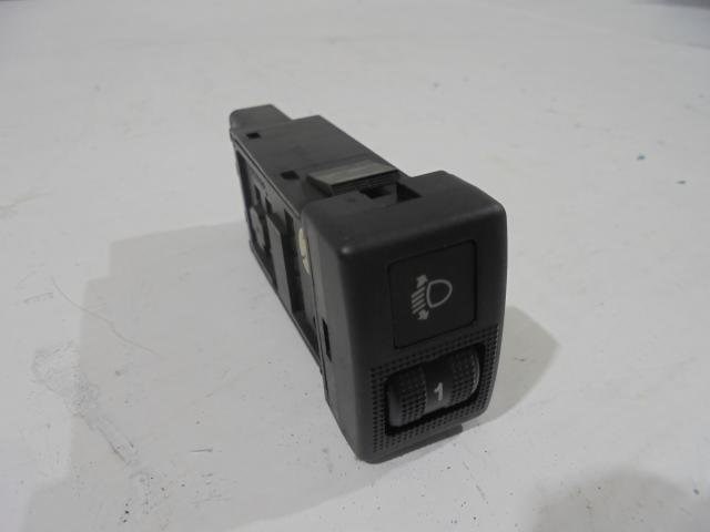 Кнопка коректора фар GJ6A666F0 MAZDA