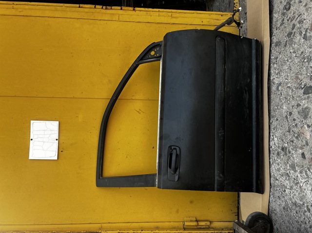Пасажирські передні двері H01008H7MM NISSAN