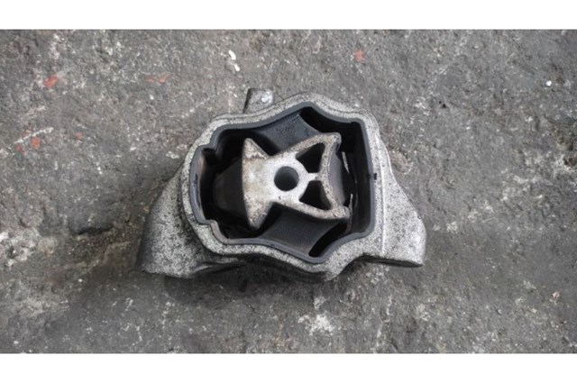 Подушка (опора) двигуна, нижня LR039527 LAND ROVER