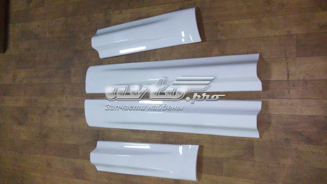 Накладка задніх правих дверей, нижня LR077405 LAND ROVER