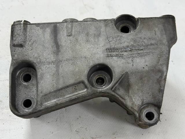 Кронштейн подушки (опори) двигуна, правої 112317173R RENAULT