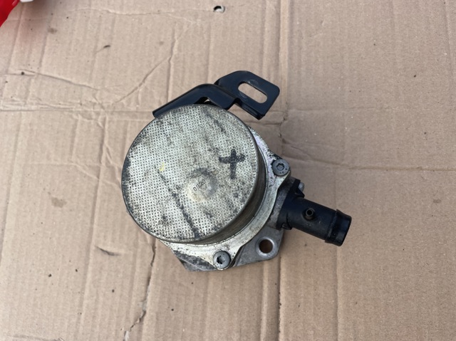 Насос вакуумний 146505272R RENAULT