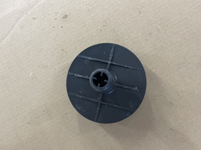 Болт кріплення запасного колеса 8200317791 RENAULT