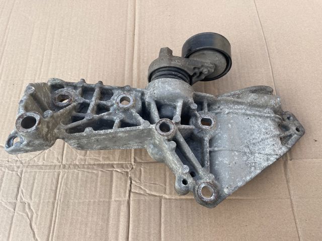 Кріплення генератора Рено Меган II