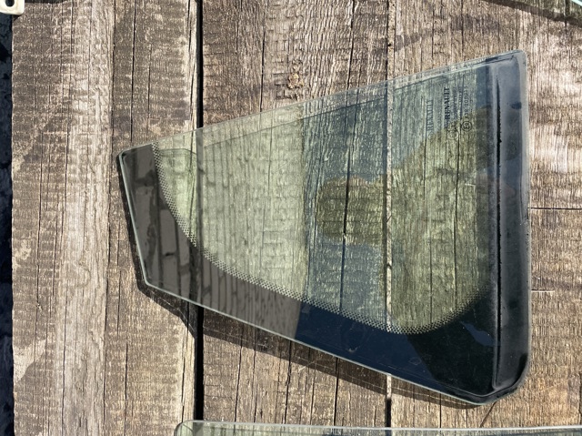 Вікно надставки дверей задніх 822200012R RENAULT