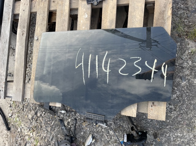 Скло задніх дверей, лівих 83410CV020 HYUNDAI