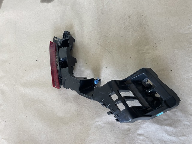 Кронштейн бампера заднього, правий 86654CV000 HYUNDAI
