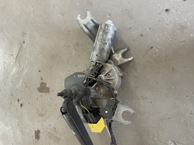 Склоочисник дверей задка A1638203142 MERCEDES