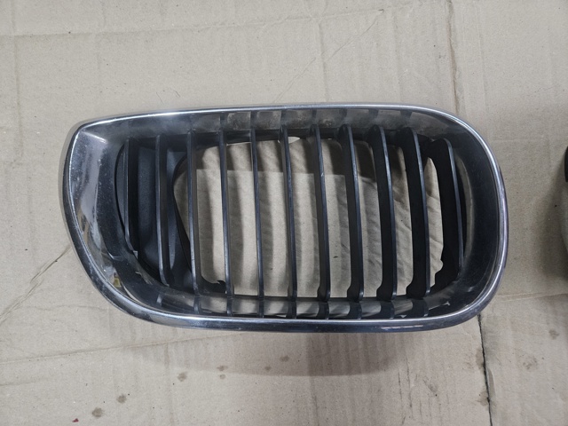 Решітка радіатора права 511370305490 BMW