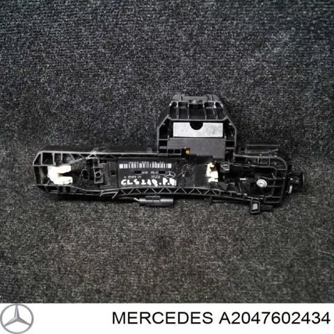 Тримач зовнішньої ручки дверей, передньої правої A2047602434 MERCEDES