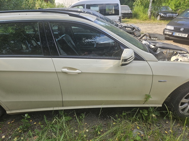 Скло передніх дверей, правих A2127250810 MERCEDES