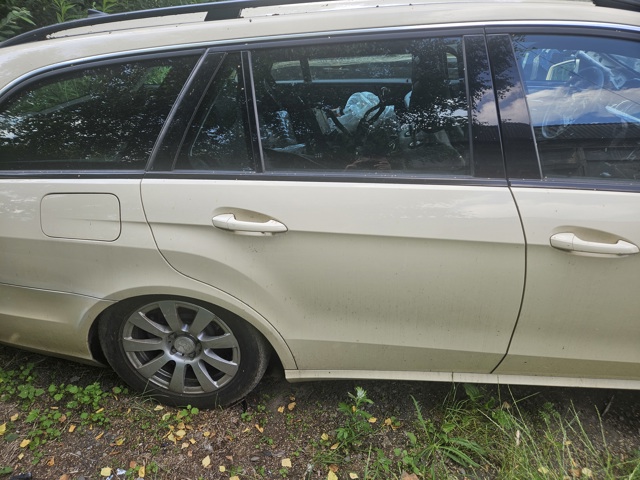 Двері пасажирські задні праві A2127300405 MERCEDES