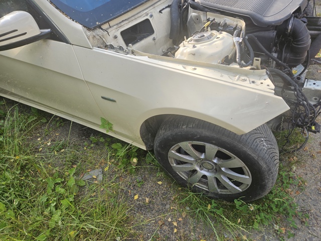 Переднє праве крило A2128801218 MERCEDES