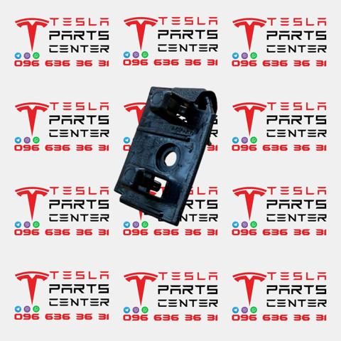 Кронштейн бампера переднього, лівий 108417100F TESLA