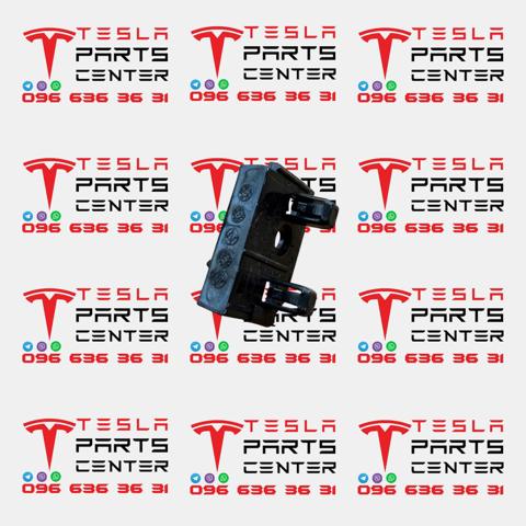 Праве кріплення переднього бампера 108417200F TESLA