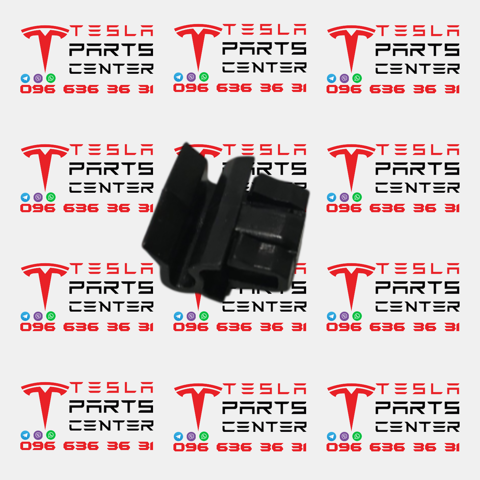 Пістон (кліп) кріплення обшивки кришки багажника 110696100C TESLA