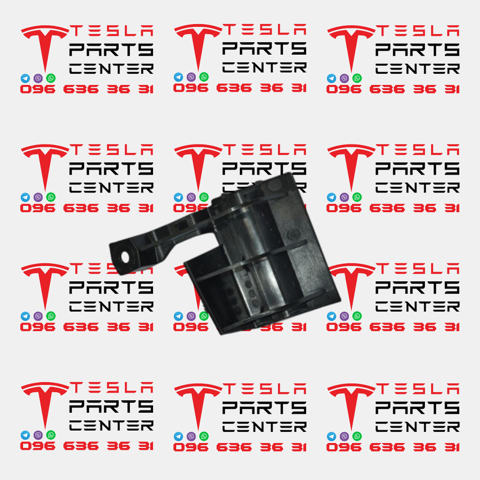 Кронштейн зовнішньої накладки лівого порога 155537600B TESLA