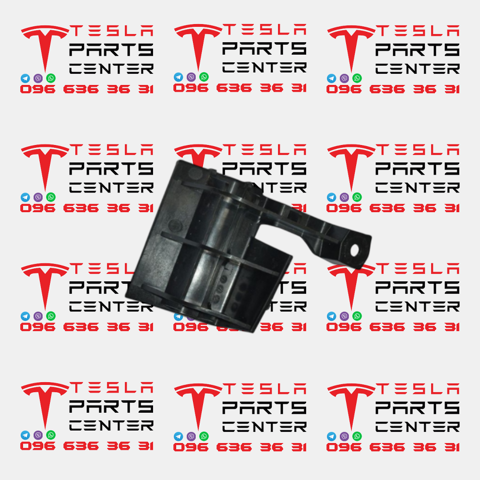 Кронштейн зовнішньої накладки порога правого 155537700B TESLA