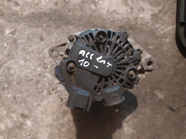 Генератор 373002B400 HYUNDAI