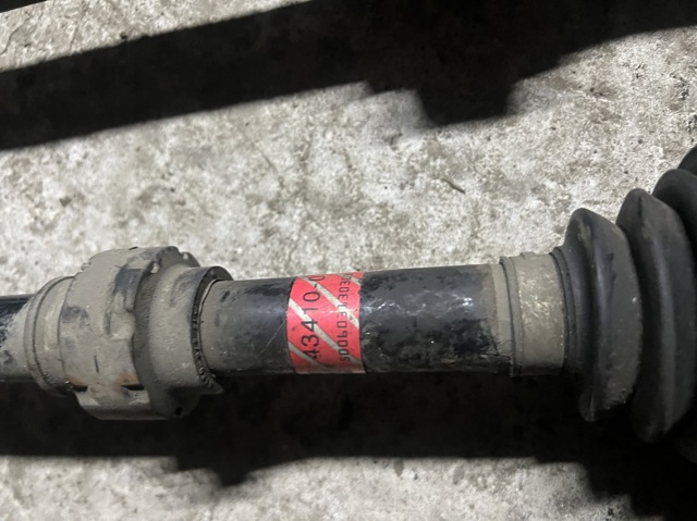Привід передній правий 434100T070 TOYOTA