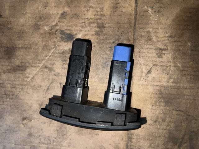 Кнопка вкл.обогрева сидіння 621W05010 HYUNDAI