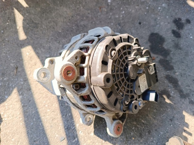 Генератор автомобільний 04C903023C VAG