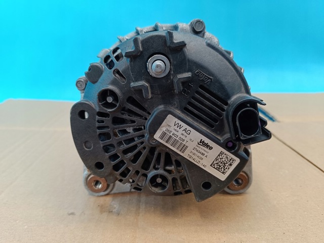 Авто генератор 05E903026T VAG