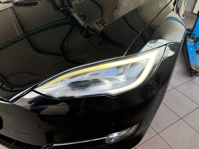 Основна фара в зборі ліва 1053570 TESLA