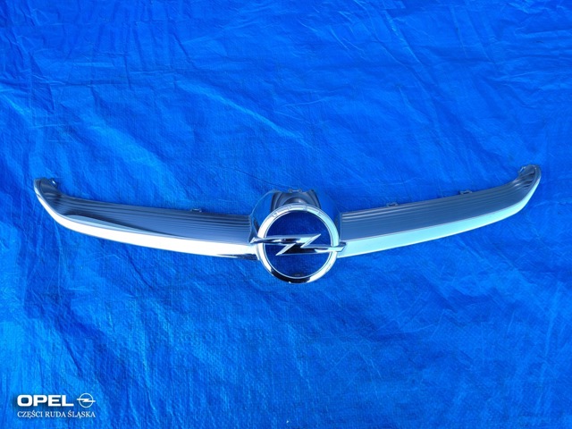 Решітка радіатора 13368852 OPEL