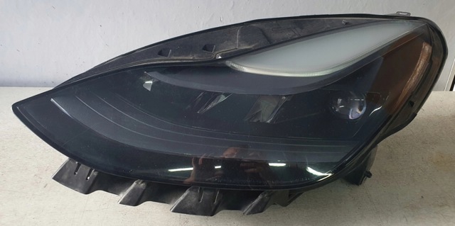 Фара дальнього світла в зборі 151495200C TESLA