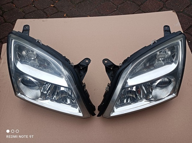 Фара ліва передня 15588700 OPEL