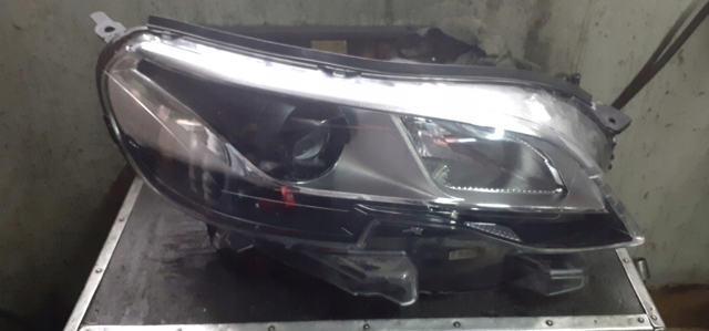 Права блок фара 1616143880 PEUGEOT