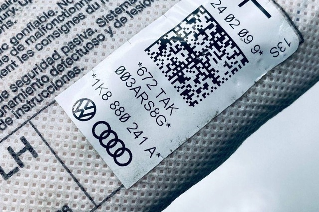Подушка безпеки AIRBAG спинки сидіння, лівого 1K8880241D VAG