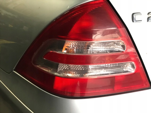 Задня ліва фара 2038200164 MERCEDES