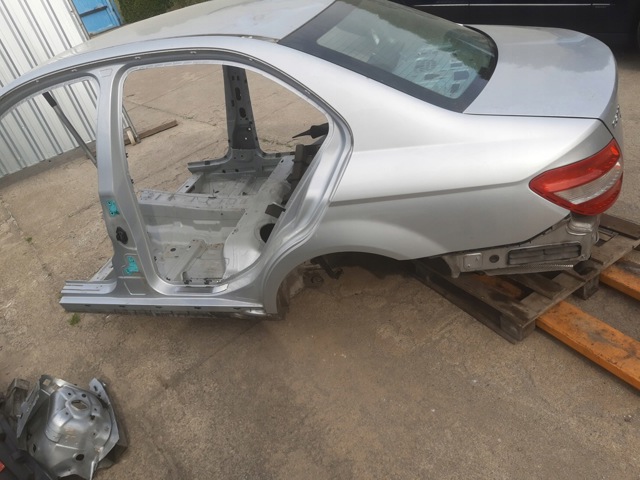 Кришка багажника кузова 2047500075 MERCEDES