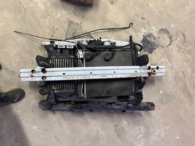 214811KK0A Nissan/Infiniti дифузор радіатора охолодження, в зборі