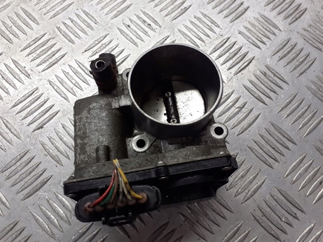 Дросільна заслінка в зборі 2203037010 TOYOTA