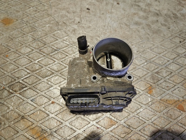 Блок дросельної заслінки 2203037060 TOYOTA